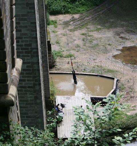 Saut à l'élastique .